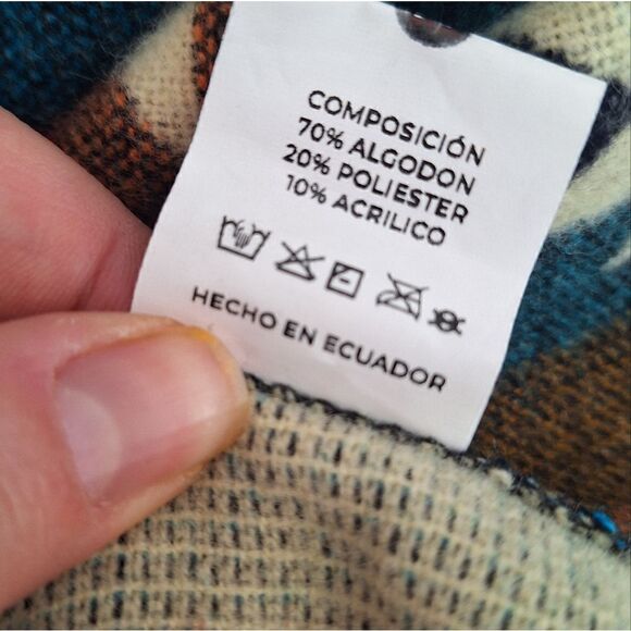 Ancient winds Ecuador Native American Poncho - Picture 5 of 6